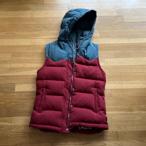 Patagonia Jackets & Blazers - Patagonia Bivy Down Puffer Vest Red Gray Women’s Medium
